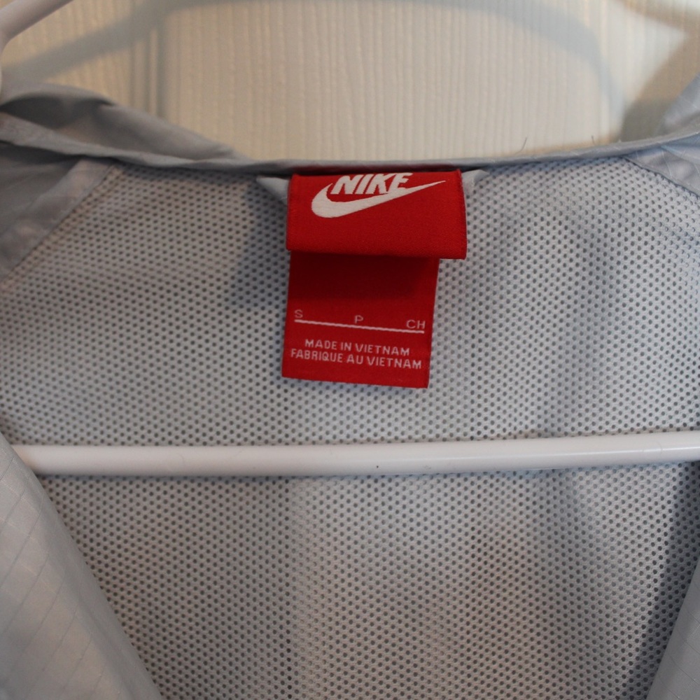 NIKE WINDBREAKER Women’s S - Picture 4 of 5